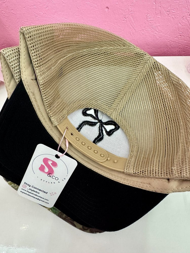 Black Bow Trucker