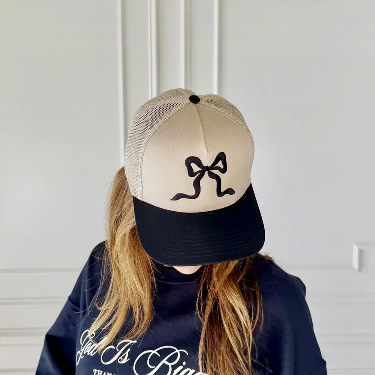 Black Bow Trucker